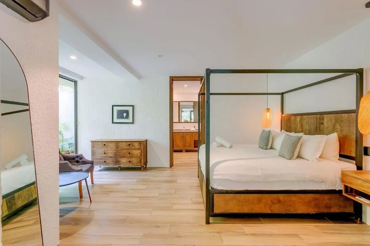 Luxurious Oasis Jacuzzi With Art Gallery And Pool Tulum Mexico