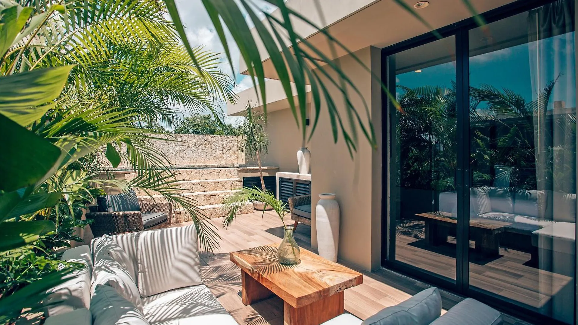 Luxurious Oasis Jacuzzi With Art Gallery And Pool Tulum