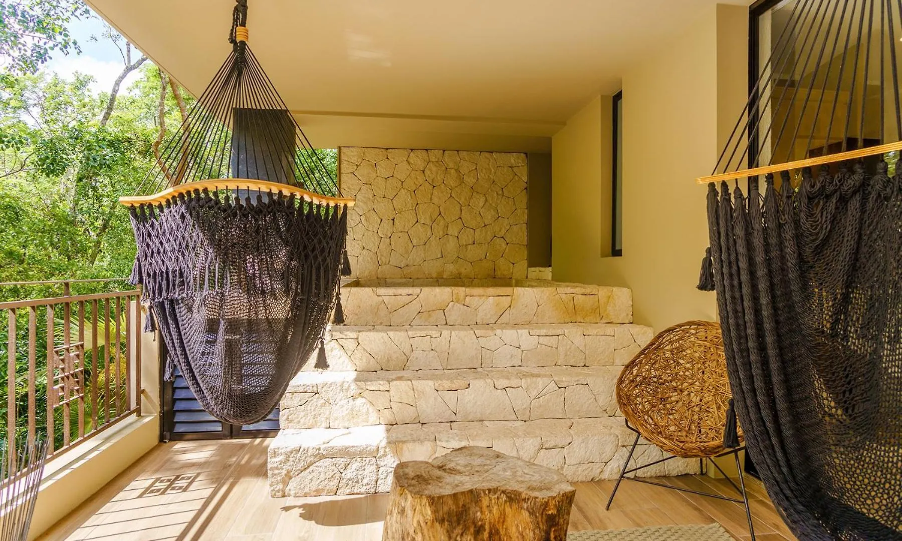 Luxurious Oasis Jacuzzi With Art Gallery And Pool Tulum Mexico