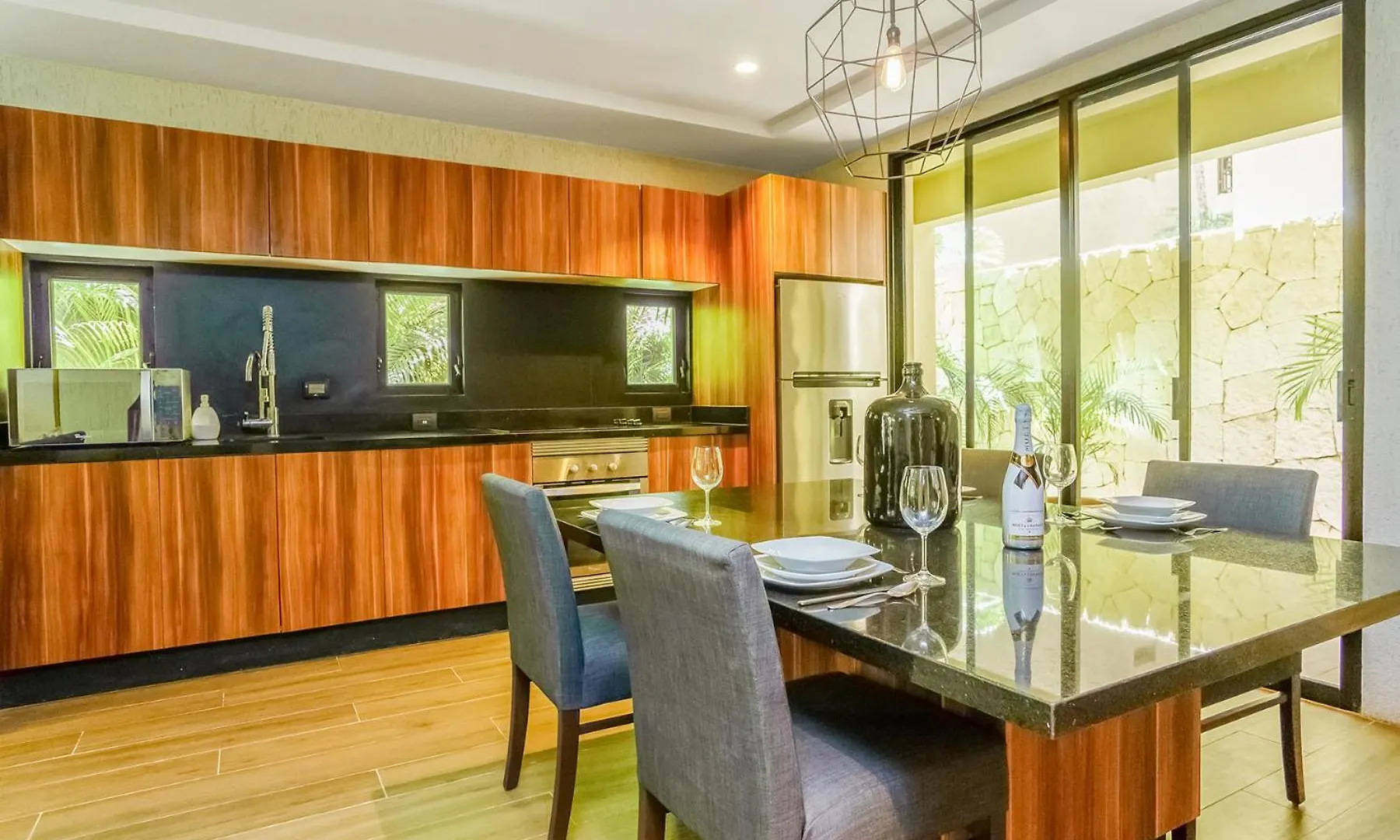 아파트 Luxurious Oasis Jacuzzi With Art Gallery And Pool 툴룸