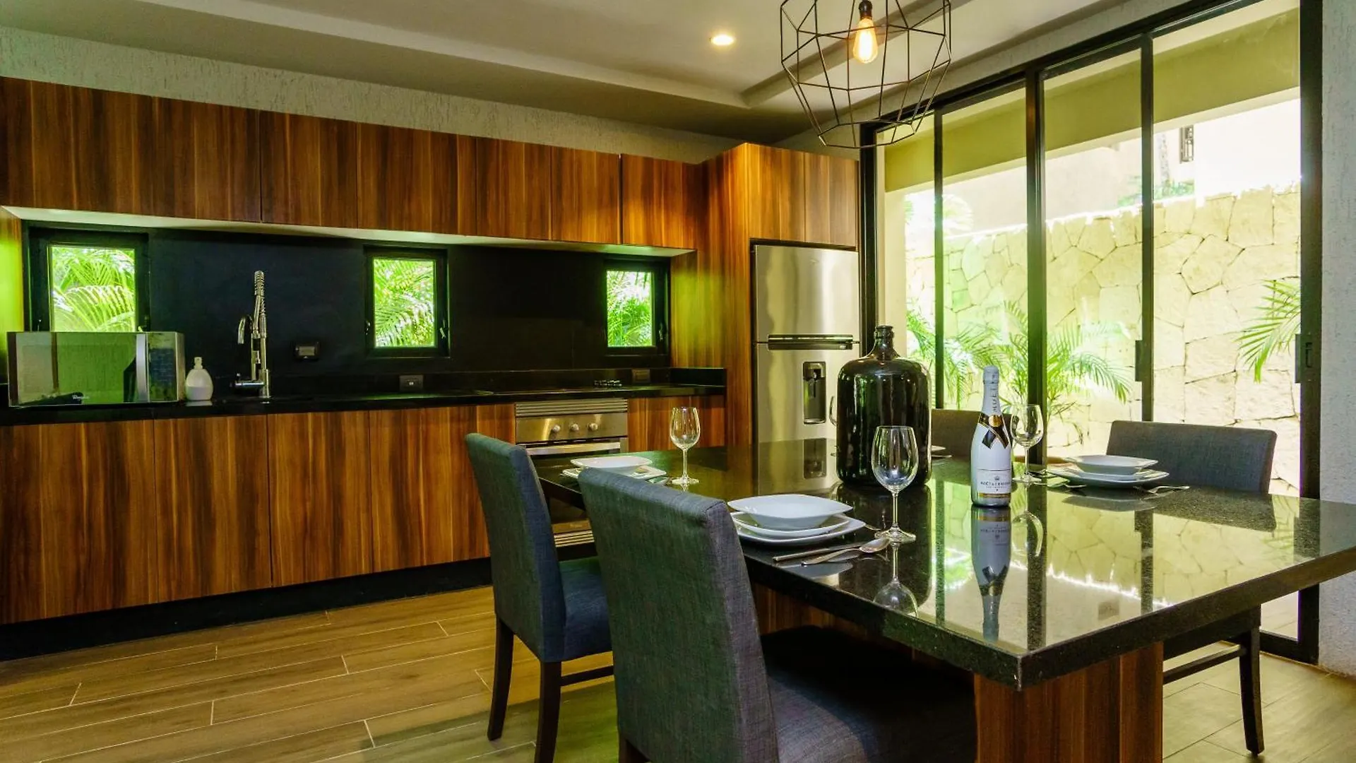 Luxurious Oasis Jacuzzi With Art Gallery And Pool Tulum